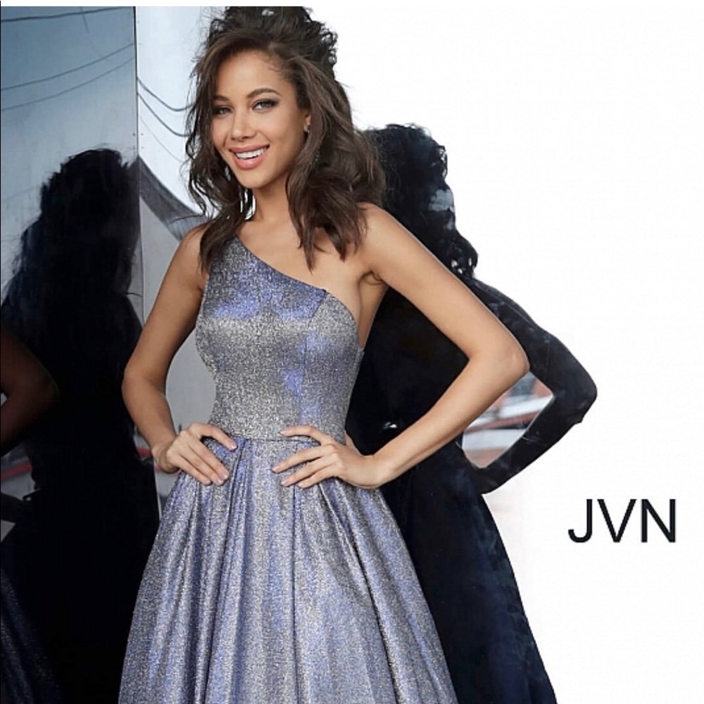 *Beautiful* NWT Prom Dress - Size 4 / never worn